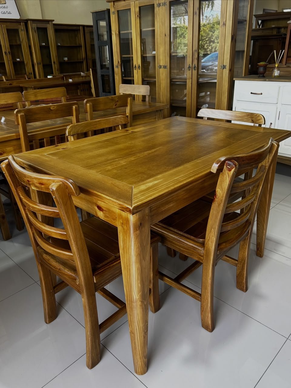 Móvel da categoria Mesas